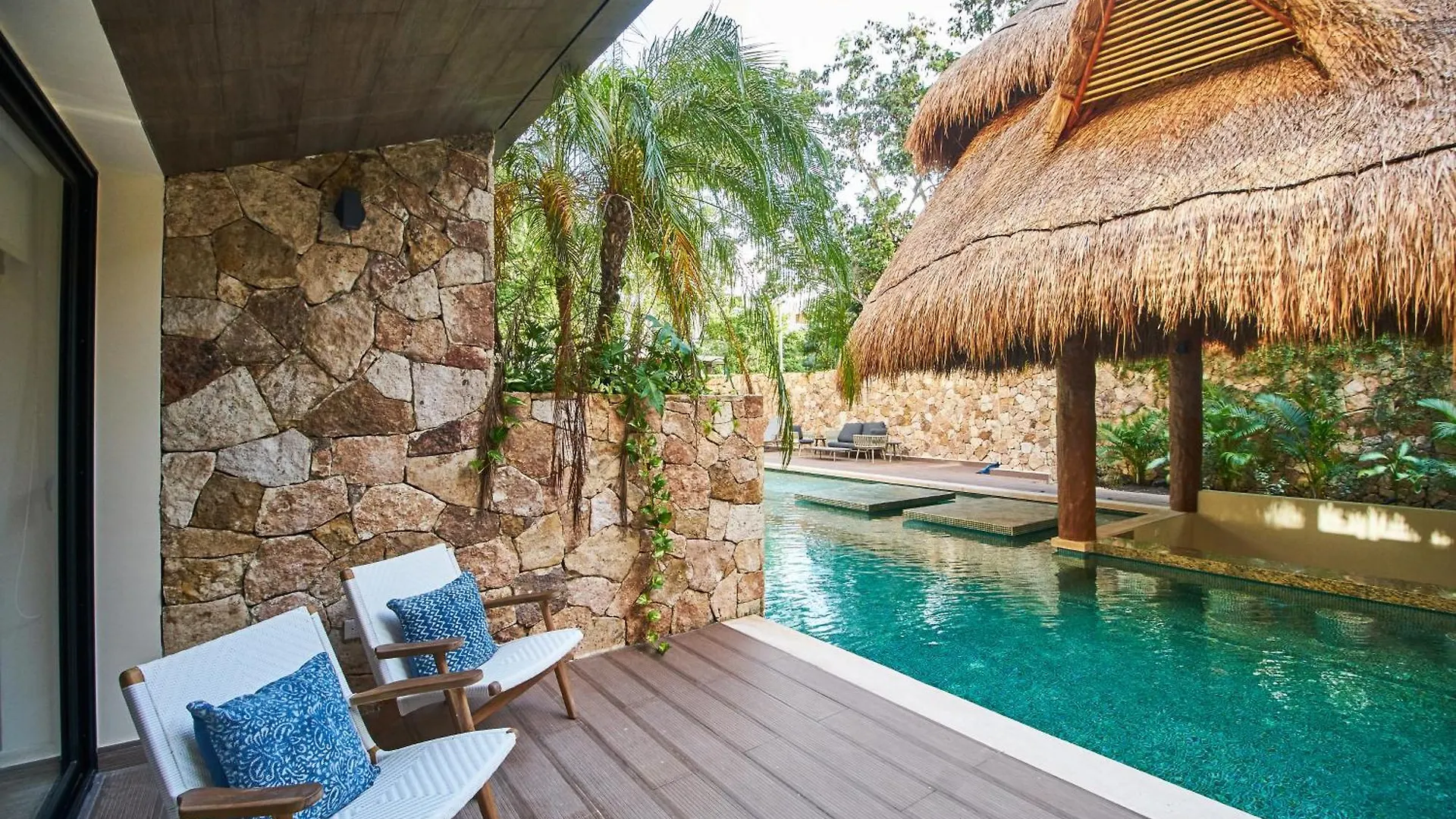 Luxury Poolside Gem With Pool, Jacuzzi & Gym Apartment Tulum