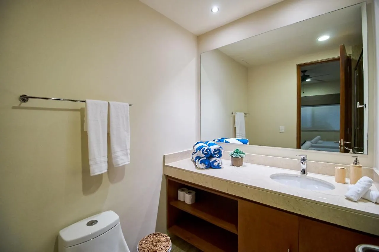 Luxury Poolside Gem With Pool, Jacuzzi & Gym Apartment Tulum