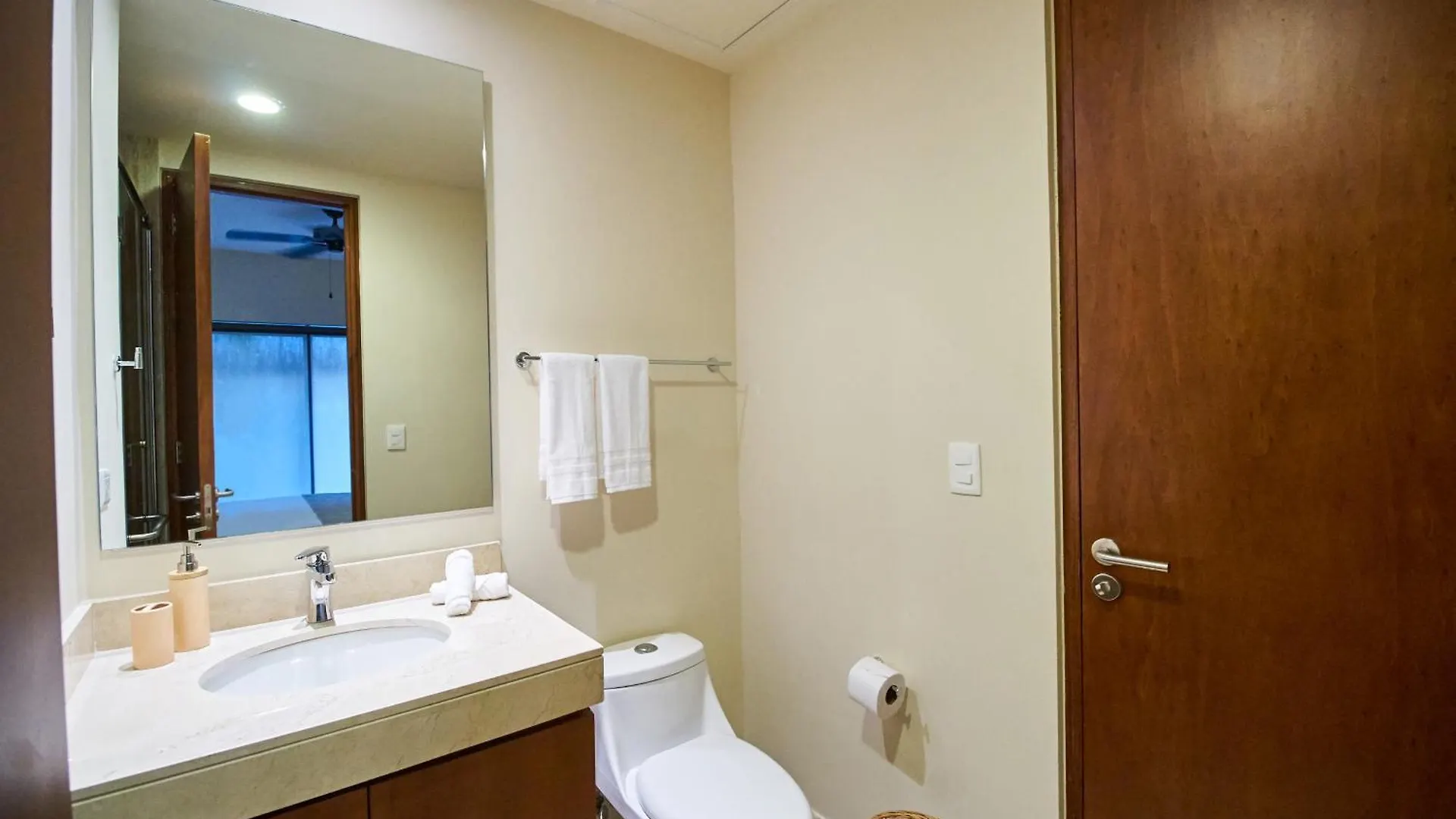 Luxury Poolside Gem With Pool, Jacuzzi & Gym Apartment Tulum 0*,